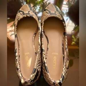 Aldo Snakeskin Leather Flats in Size 8.5